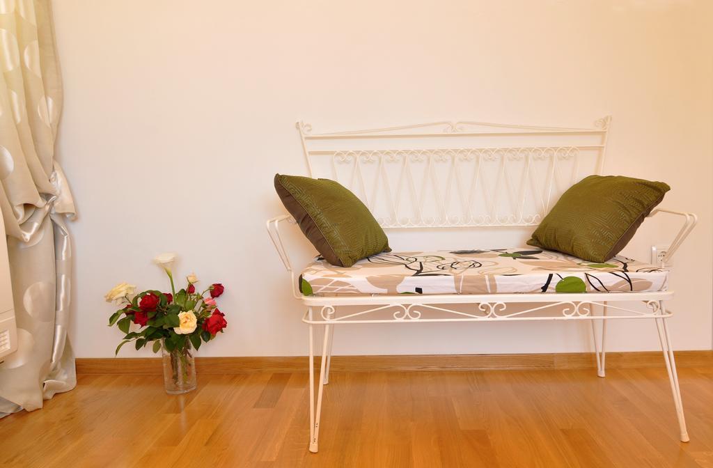 Barbara Apartma *